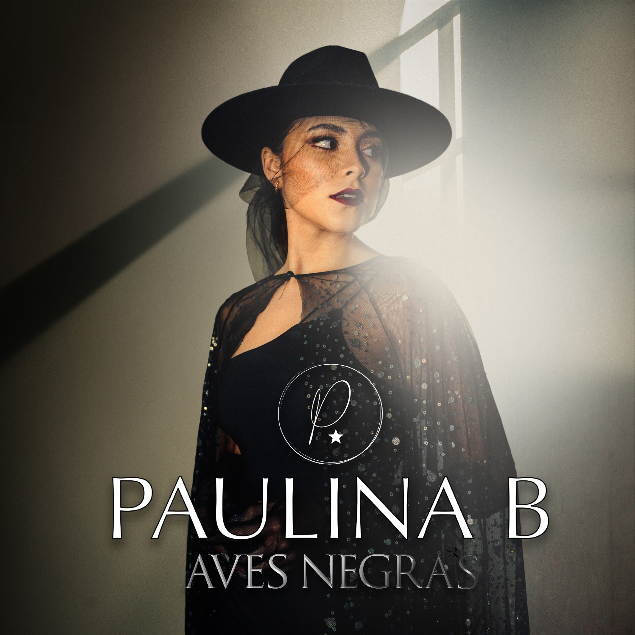 Paulina B hace su presentación en la industria musical con el sencillo «Aves Negras» de la mano de Royalty Records