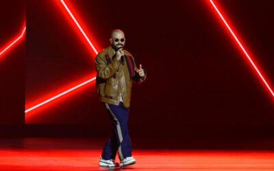 Interpretando “De Qué Manera”, Mike Bahía llena de talento la Premiere de los Latin Grammy